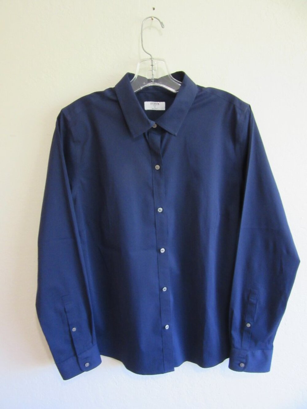 UNTUCKit Bella Blue 10 Button Long Sleeve Shirt